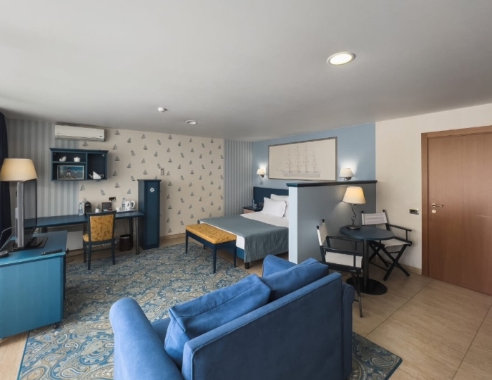 Сюит 4-местный 2-комнатный корп.1 - Отель «Рассветы Закаты» Песчаное